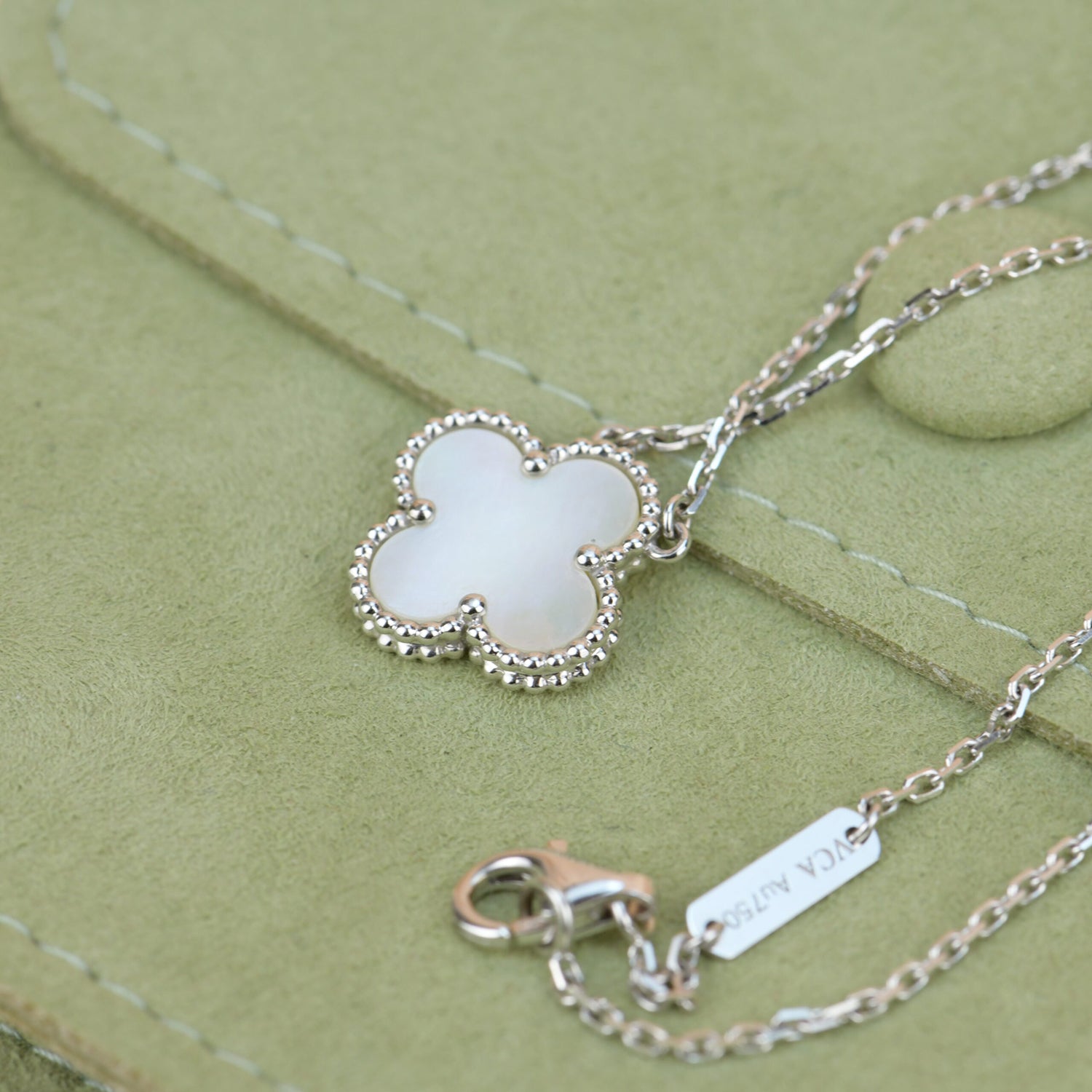 Aura CLOVER 15MM WEISS PERLMUTT SILBER