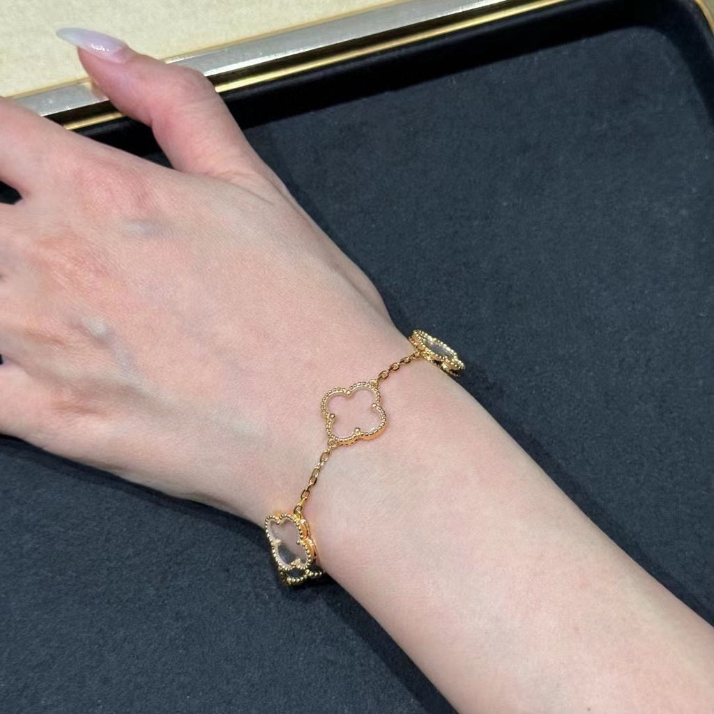 [Aura ]New CLOVER 5 MOTIF ROCK CRYSTAL BRACELET