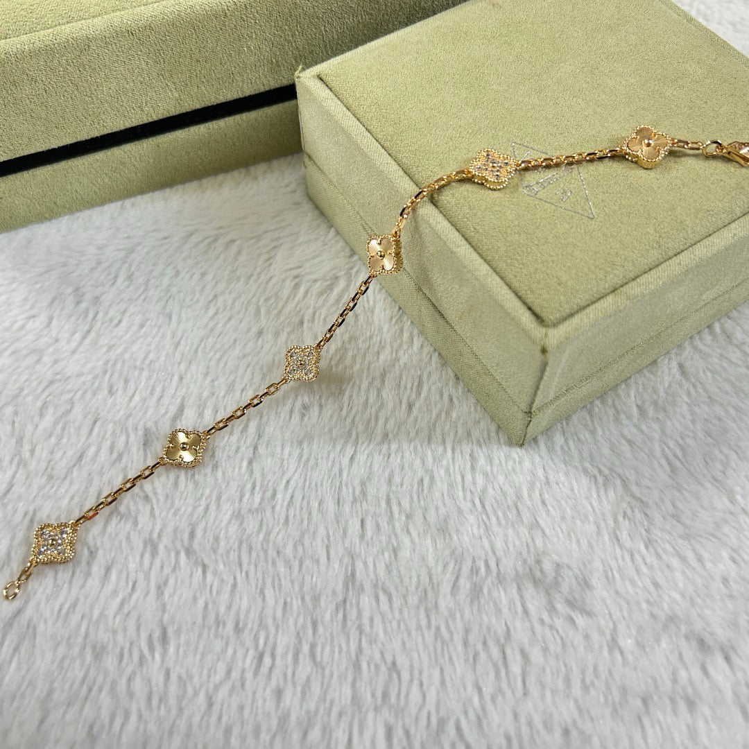 [Aura ]CLOVER 6 MOTIF DIAMOND LASER BRACELET
