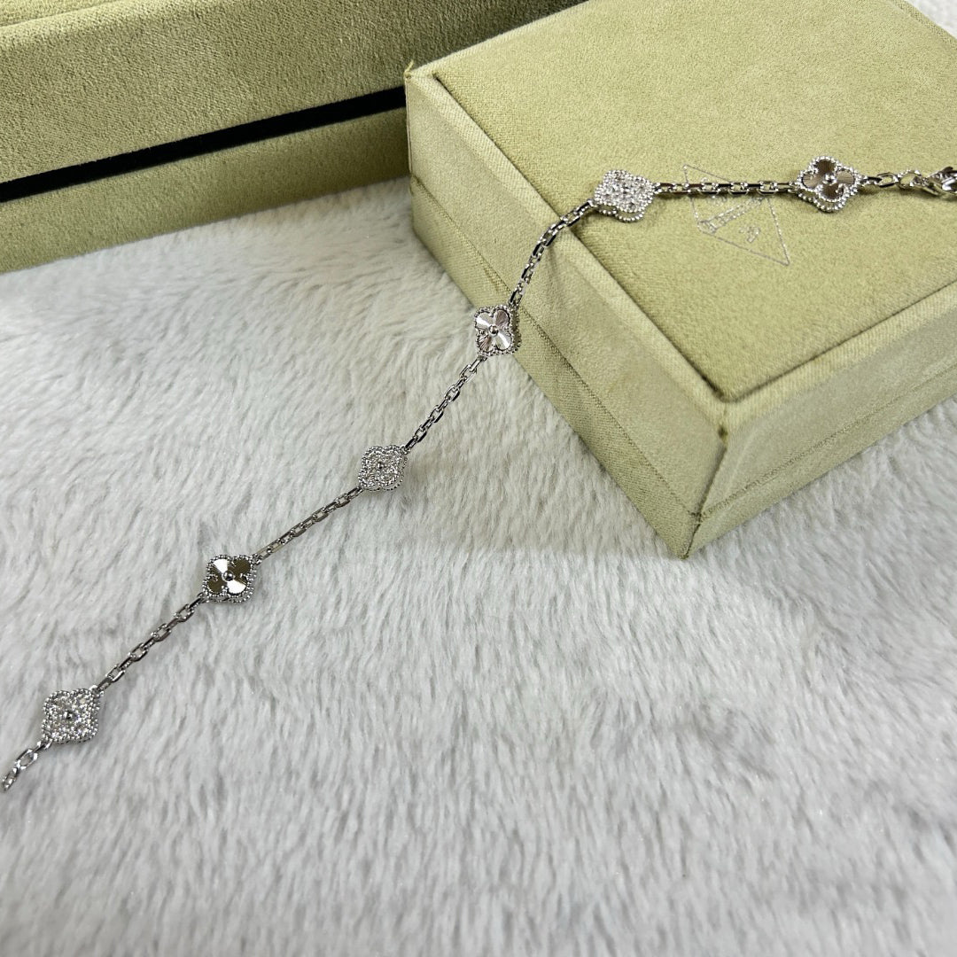 [Aura ]CLOVER 6 MOTIF DIAMOND LASER BRACELET