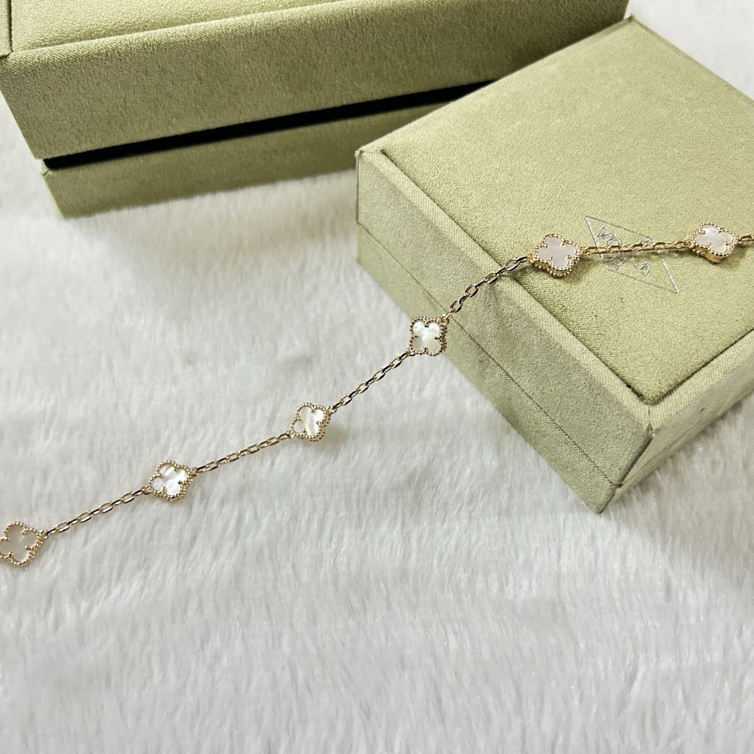 [Aura ]CLOVER 6 MOTIF WHITE MOP BRACELET