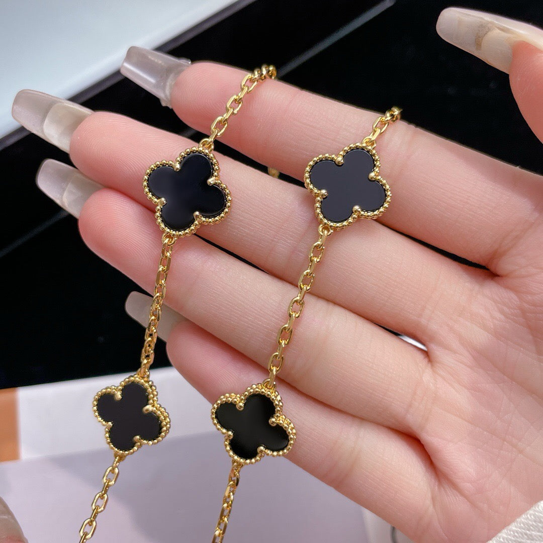 Aura CLOVER 10 MOTIFS ONYX NECKLACE