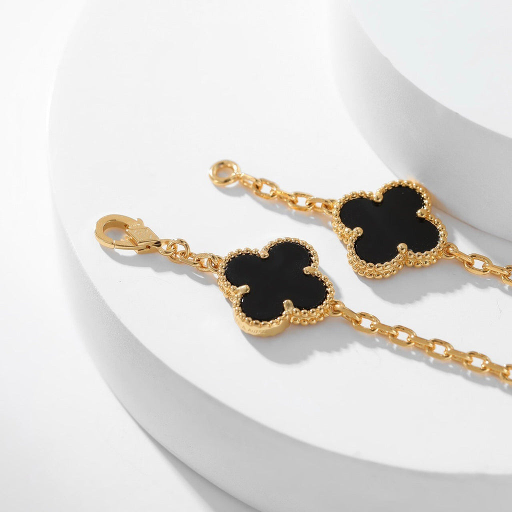 Aura CLOVER 10 MOTIFS ONYX NECKLACE