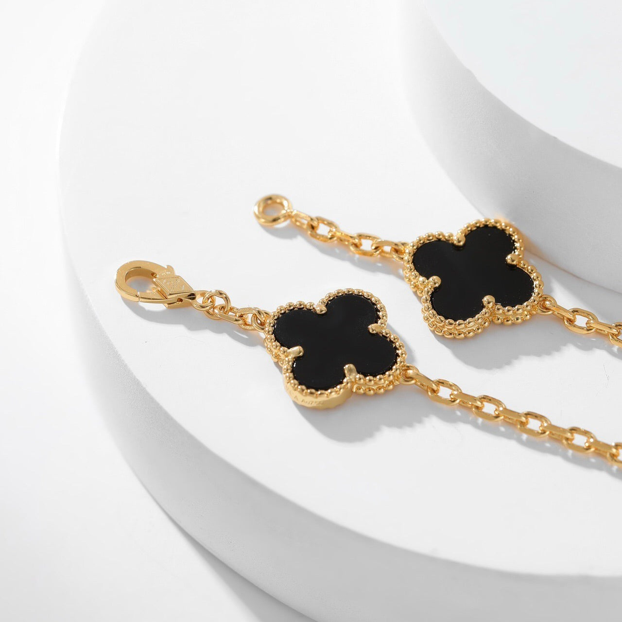 Aura CLOVER 10 MOTIFS ONYX NECKLACE