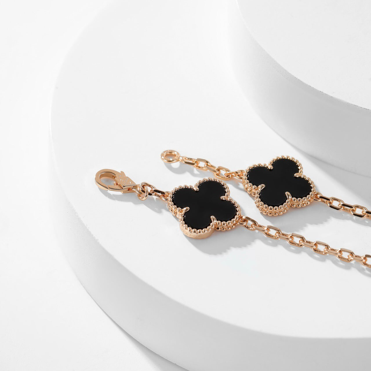 Aura CLOVER 10 MOTIFS ONYX NECKLACE