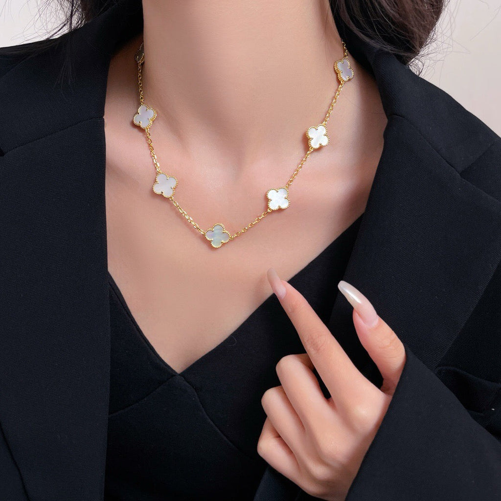 Aura CLOVER 10 MOTIFS WHITE MOTHER OF PEARL NECKLACE