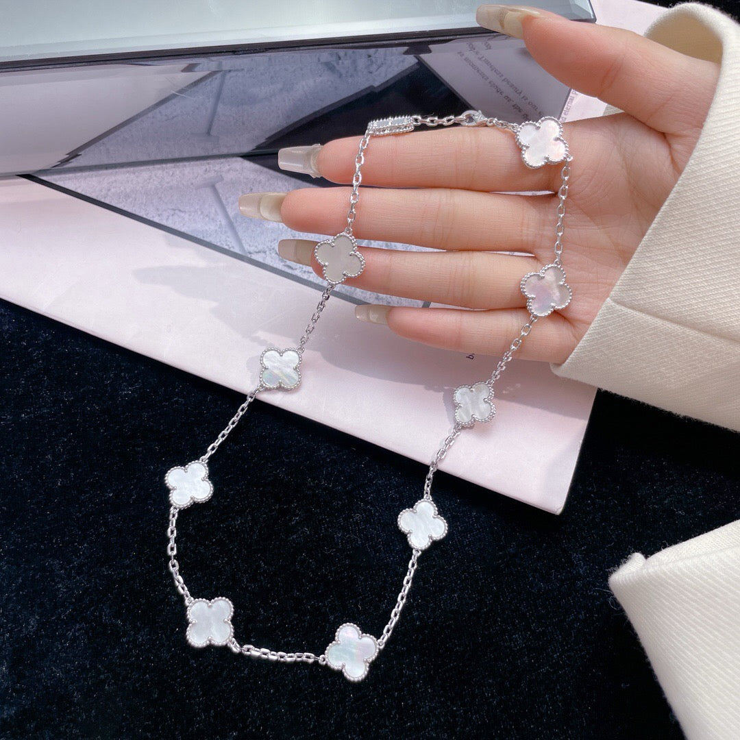Aura CLOVER 10 MOTIFS WHITE MOTHER OF PEARL NECKLACE