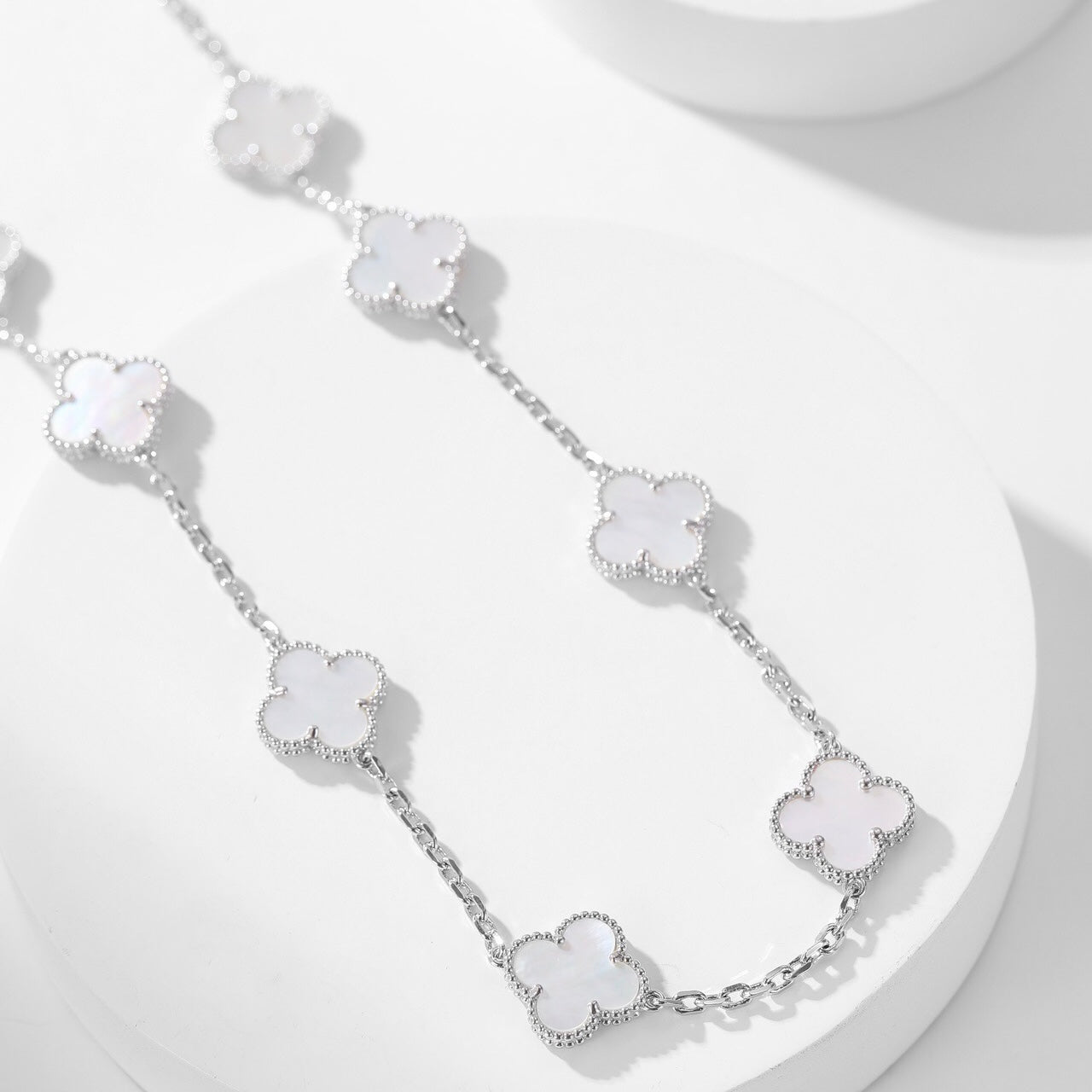 Aura CLOVER 10 MOTIFS WHITE MOTHER OF PEARL NECKLACE