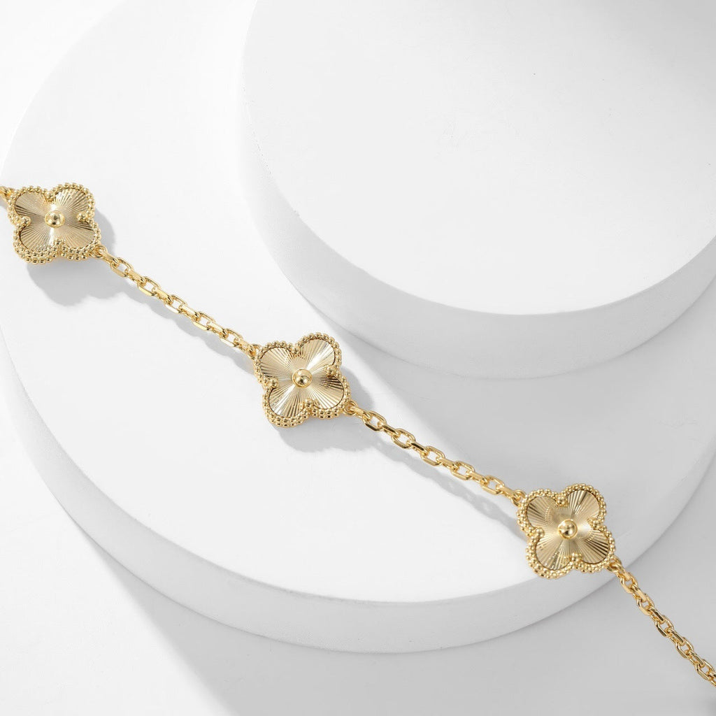 Aura CLOVER 10 MOTIFS LASER NECKLACE