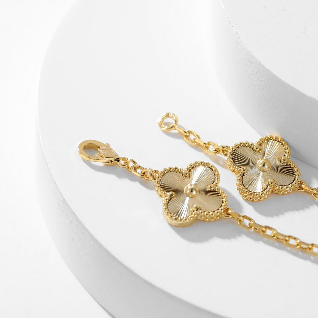 Aura CLOVER 10 MOTIFS LASER NECKLACE