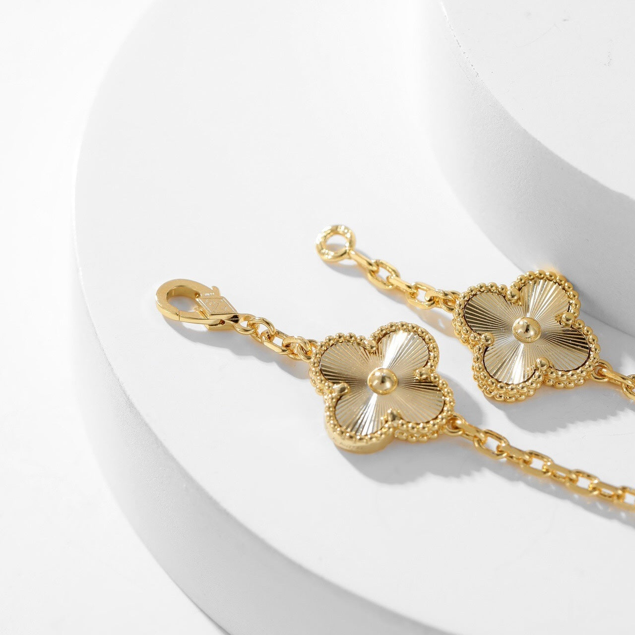 Aura CLOVER 10 MOTIFS LASER NECKLACE