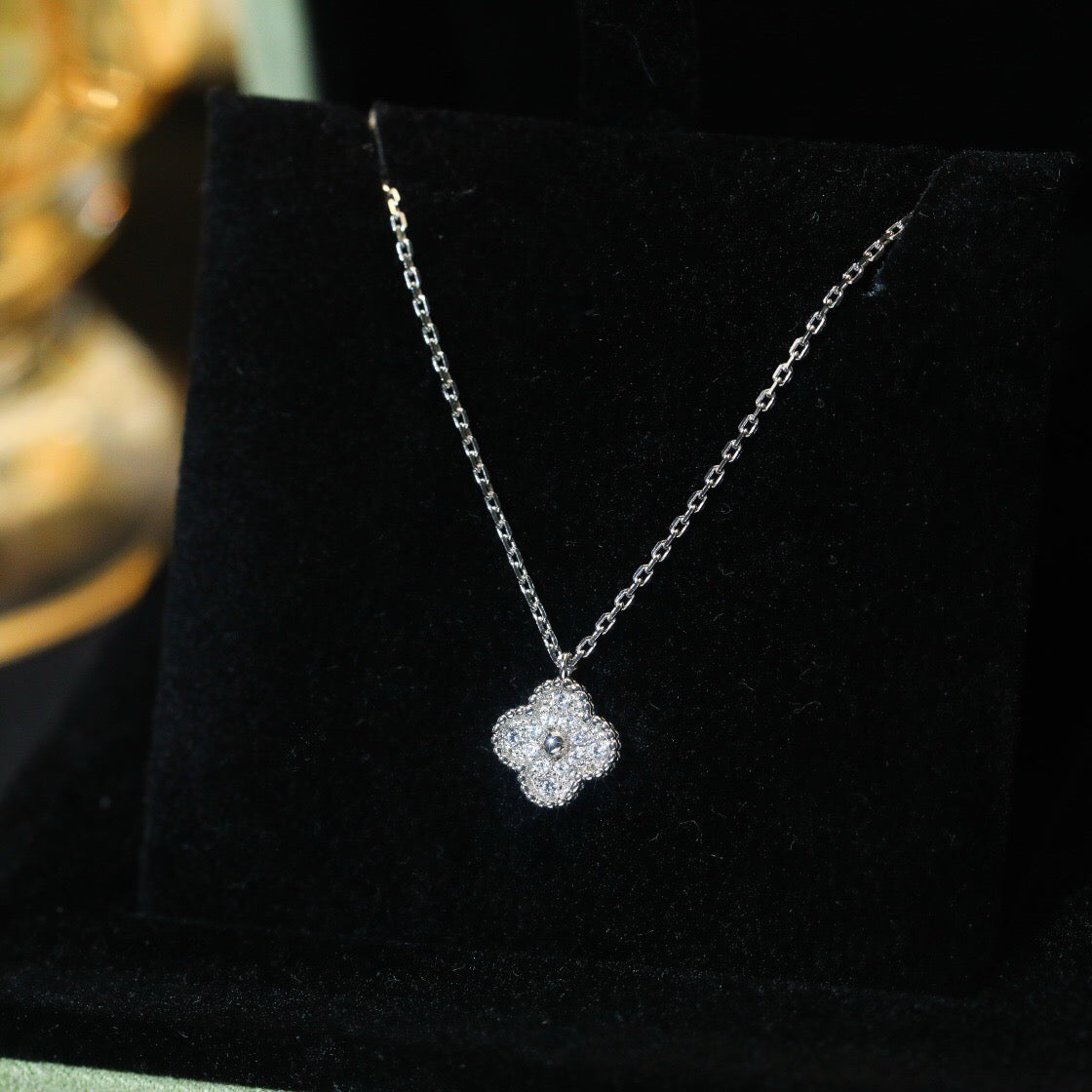Aura CLOVER MINI 9.5MM PENDANT DIAMOND NECKLACE