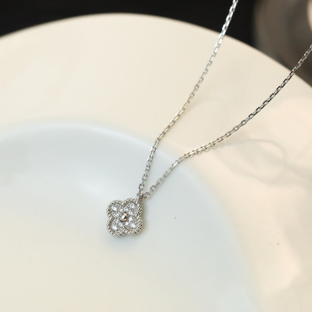 Aura CLOVER MINI 9,5MM ANHÄNGER DIAMANTENHALSKETTE