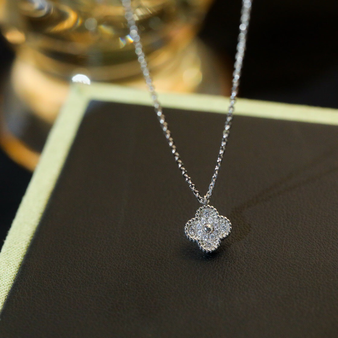 Aura CLOVER MINI 9.5MM PENDANT DIAMOND NECKLACE