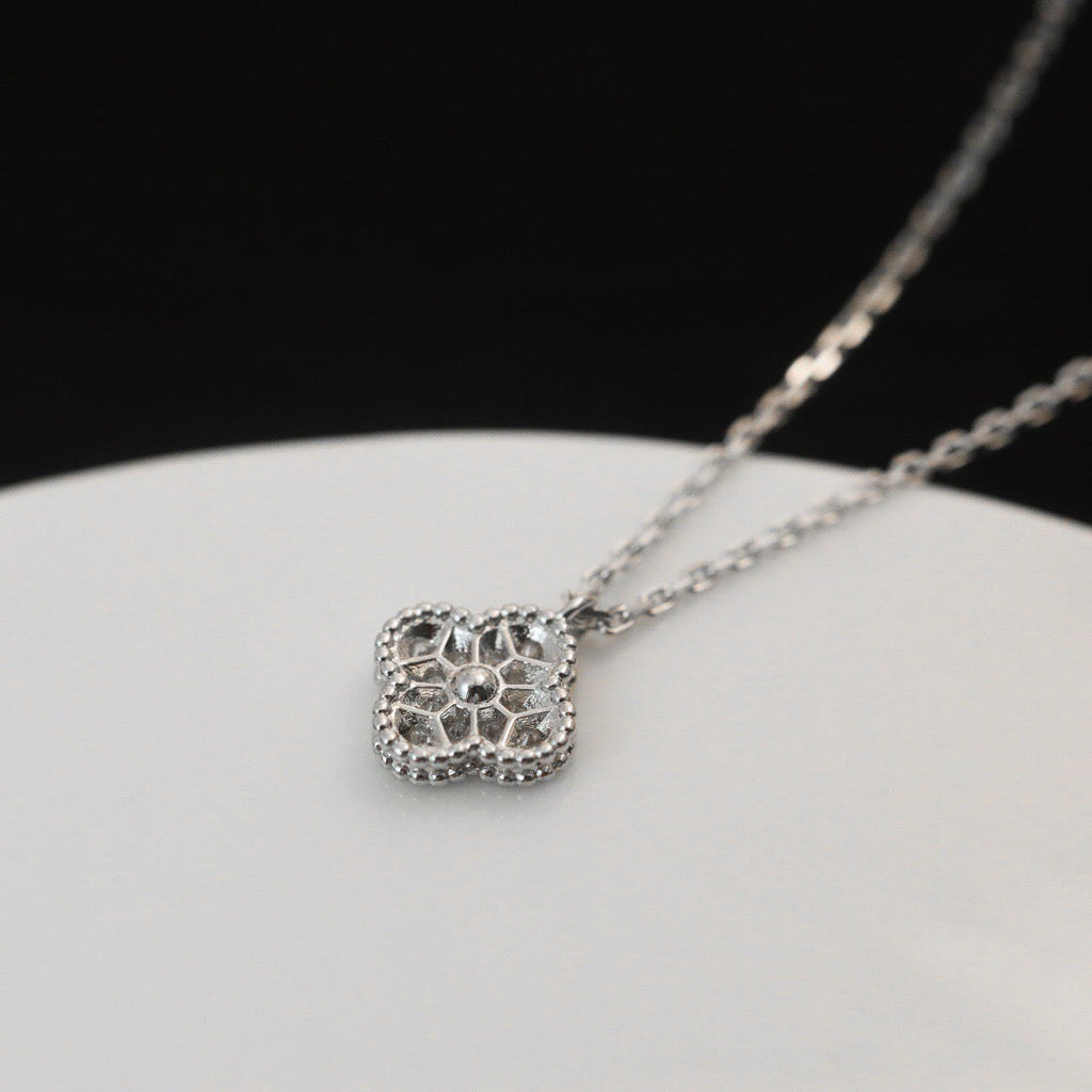 Aura CLOVER MINI 9,5MM ANHÄNGER DIAMANTENHALSKETTE