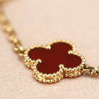 [Aura ]Neue Kollektion CLOVER 5 MOTIF ROTER CORNELIAN-ARMBÄNDER
