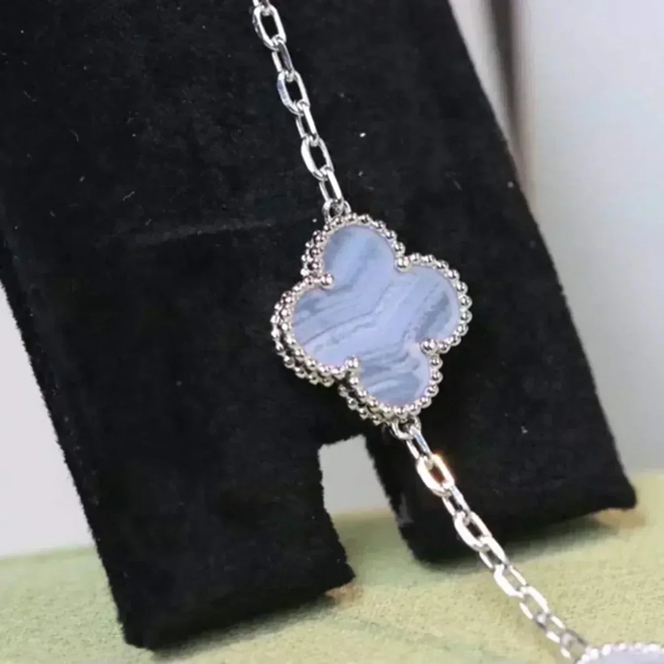 [Aura ]New  CLOVER 5 MOTIF PURPLE CHALCEDONY BRACELET COLLECTION