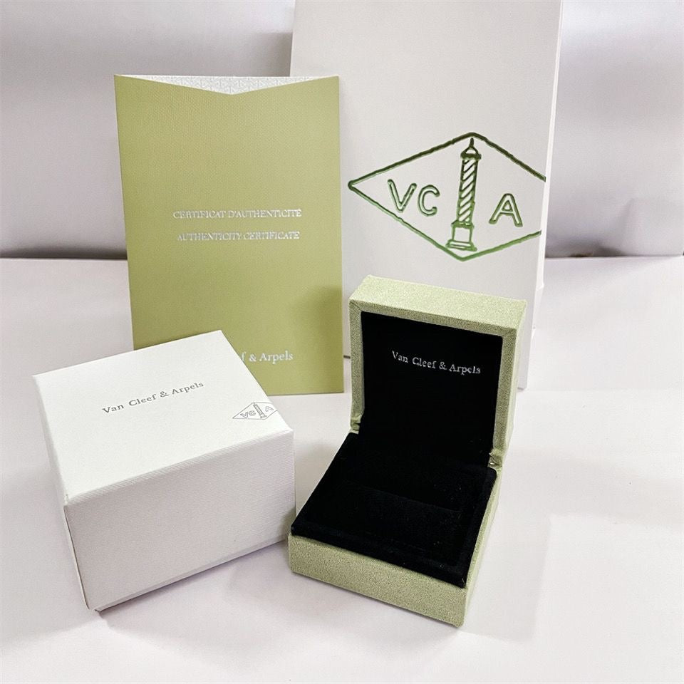 Aura VA CLOVER BRACELET NECKLACE RING BOX GIFT BAG