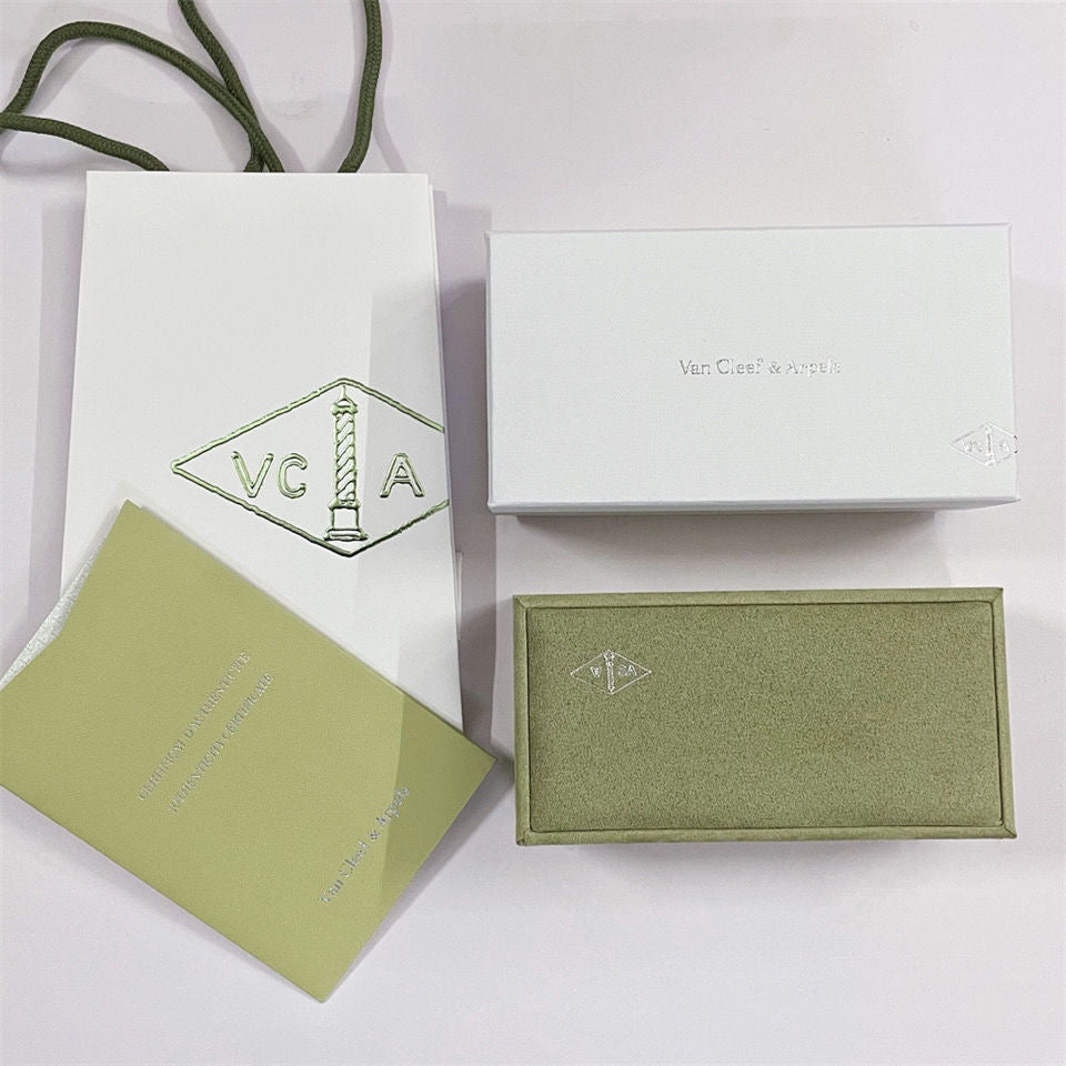 Aura VA CLOVER BRACELET NECKLACE RING BOX GIFT BAG