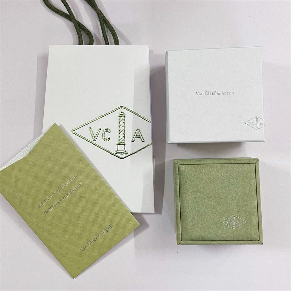 Aura VA CLOVER BRACELET NECKLACE RING BOX GIFT BAG