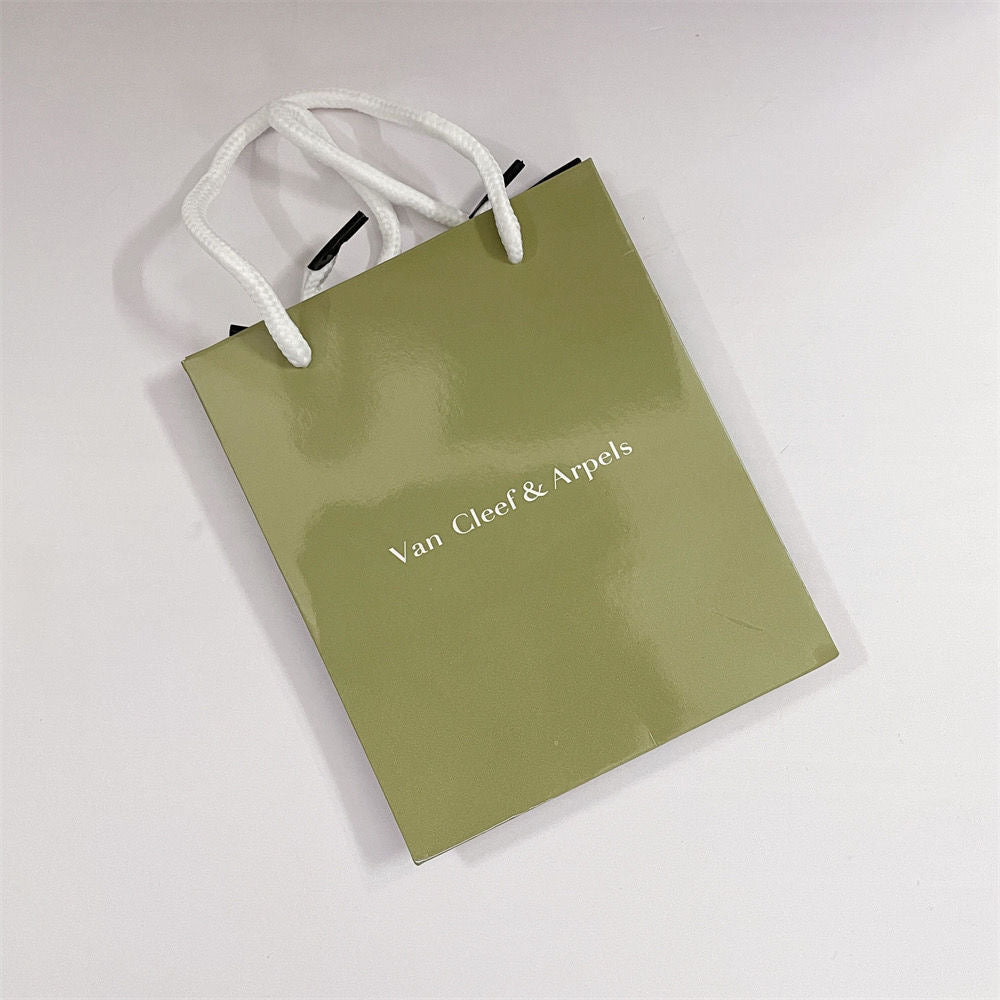 Aura VA CLOVER BRACELET NECKLACE RING BOX GIFT BAG