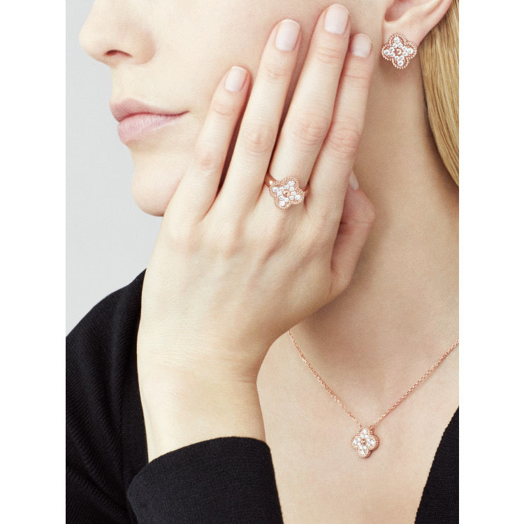 Aura CLOVER 15MM DIAMOND SINGLE FLOWER NECKLACE