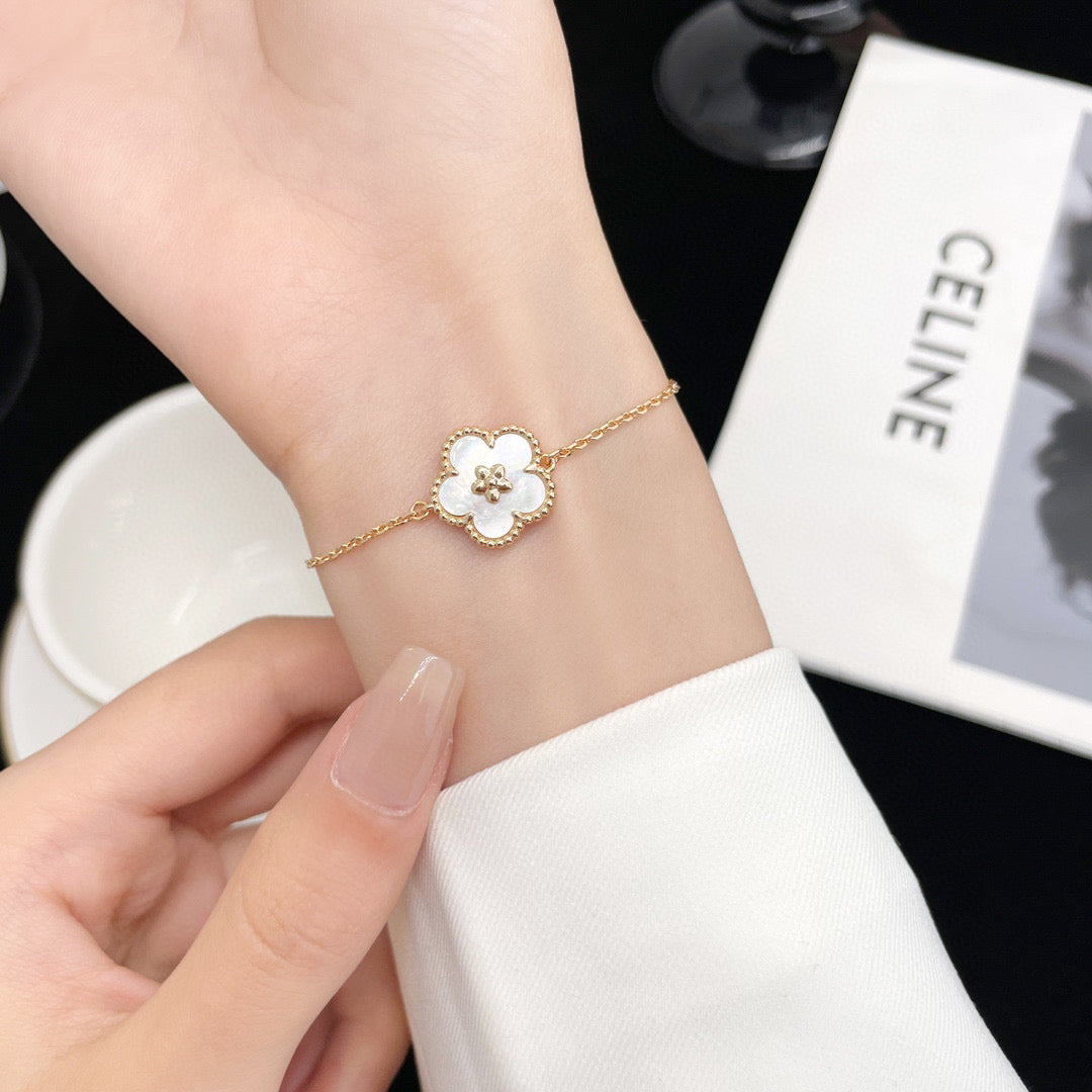 Aura LUCKY WHITE MOP PLUM BLOSSOM ARMBAND