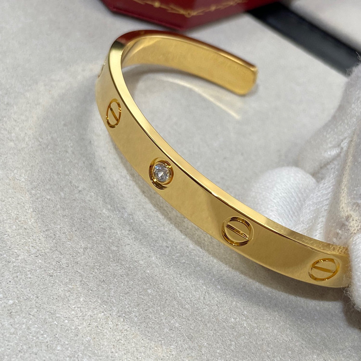 Aura LOVE BRACELET 6.1MM 1 DIAMOND OPEN CUFF
