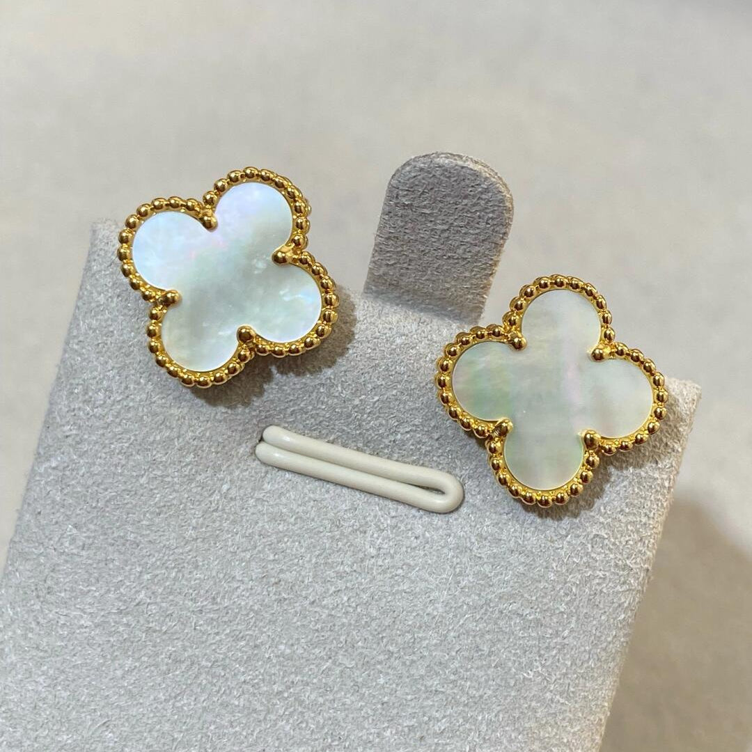 [Aura] CLOVER LARGE (20mm) 1 MOTIV WEISSE PERLMUTT-OHRSTECKER