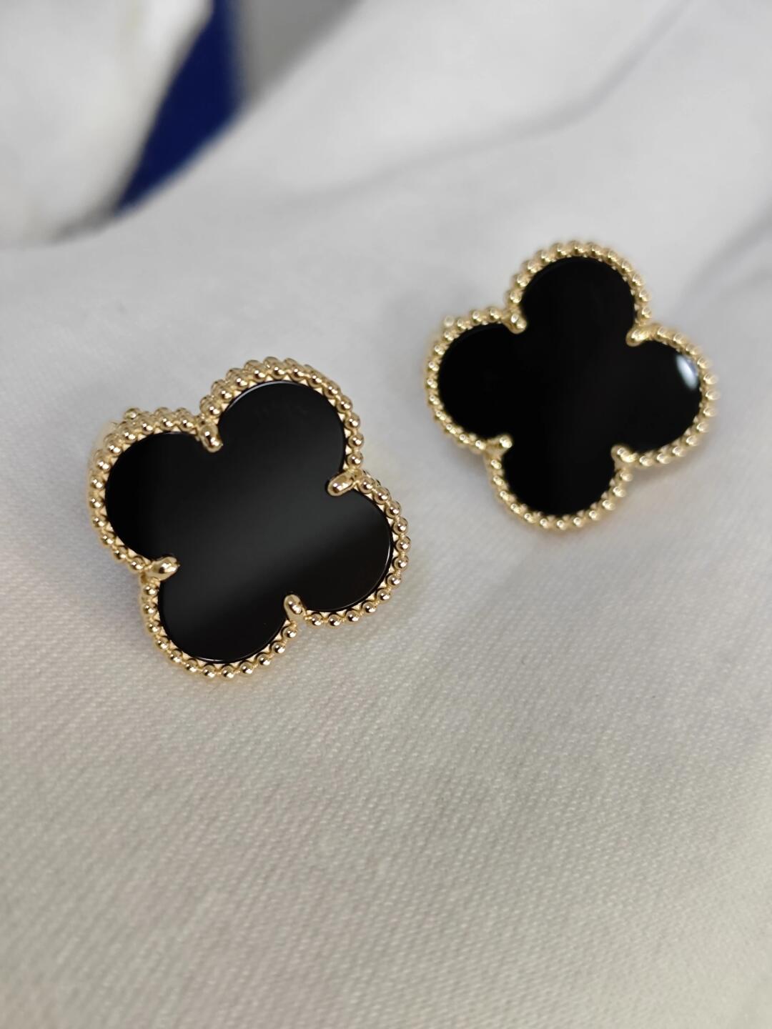 [Aura ] CLOVER 20MM BLACK MOP EARRINGS