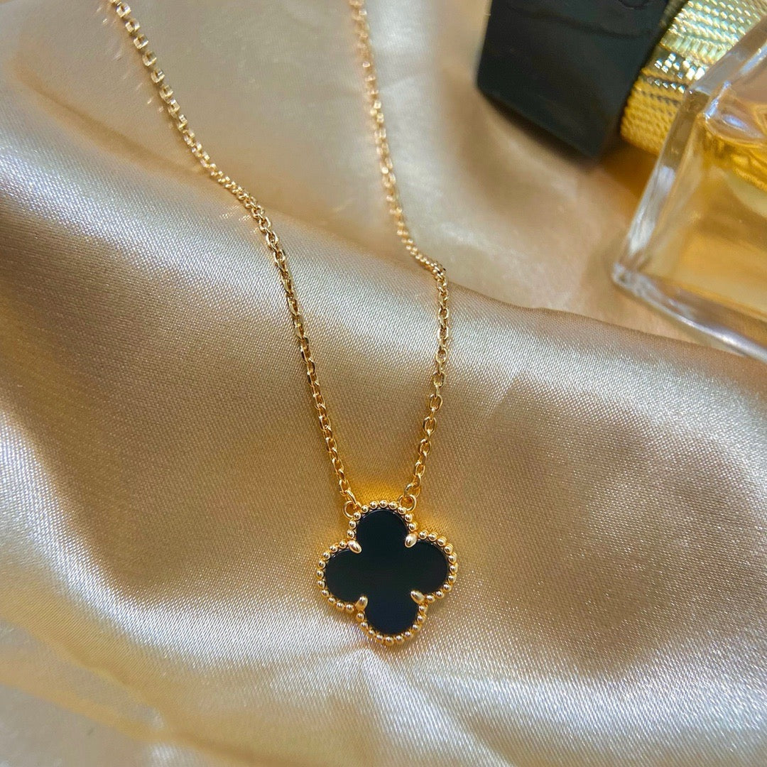 Aura CLOVER 15MM BLACK ONYX SINGLE FLOWER NECKLACE