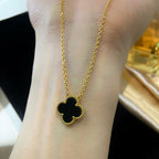 Aura CLOVER 15MM SCHWARZER ONYX EINZELBLUMEN-HALSKEtte