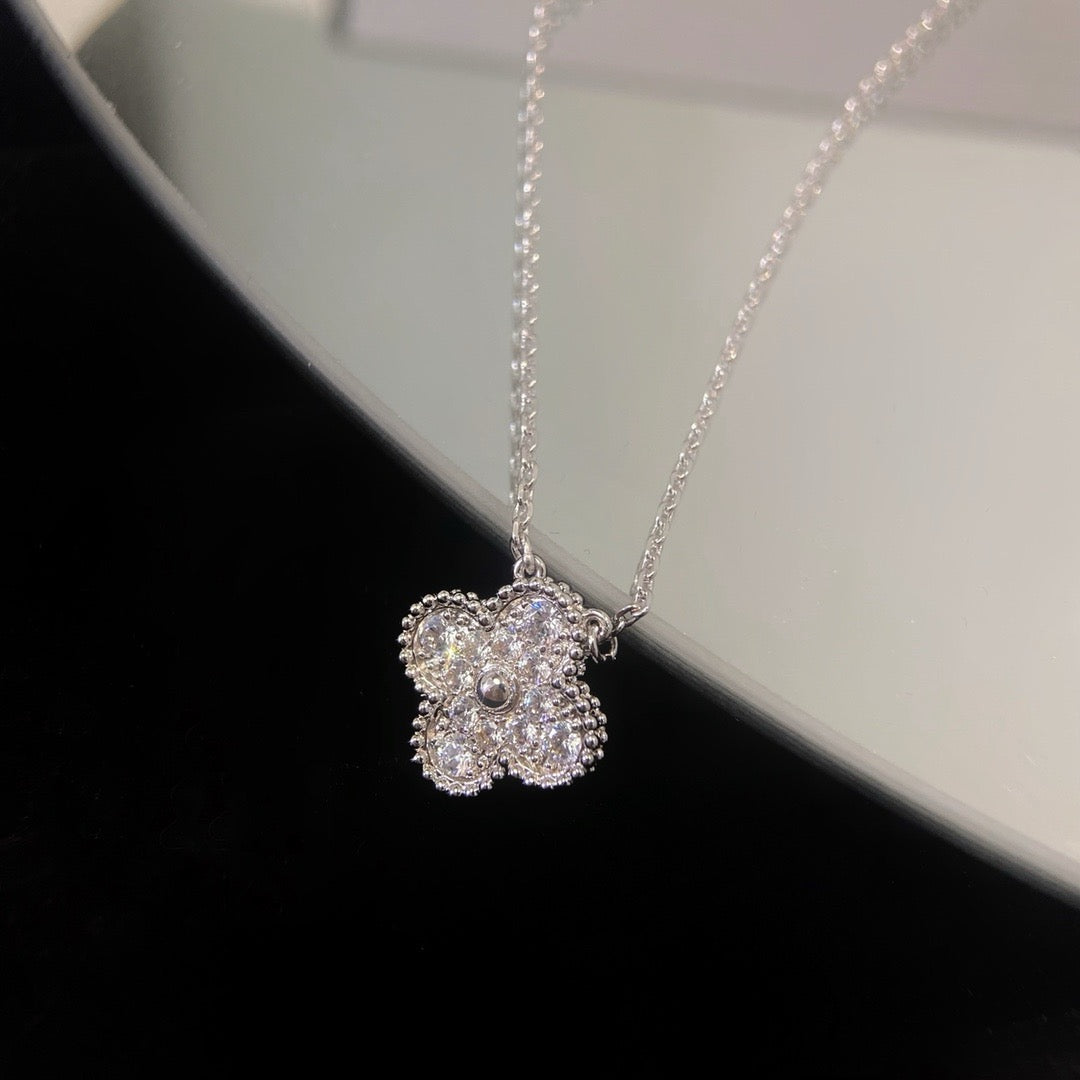 Aura CLOVER 15MM DIAMOND SINGLE FLOWER NECKLACE