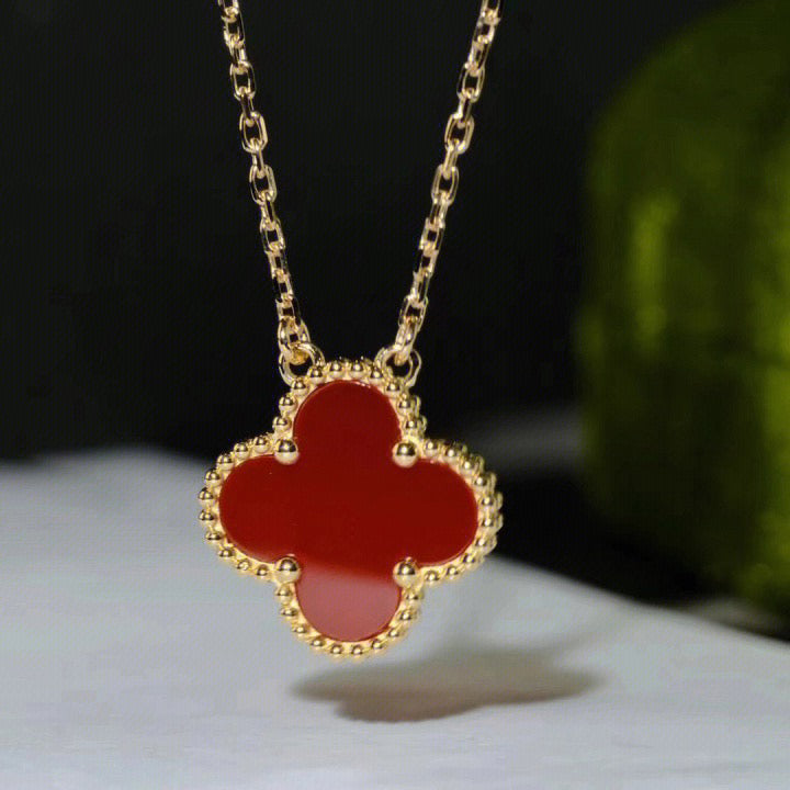 Aura CLOVER 15MM CARNELIAN SINGLE FLOWER NECKLACE