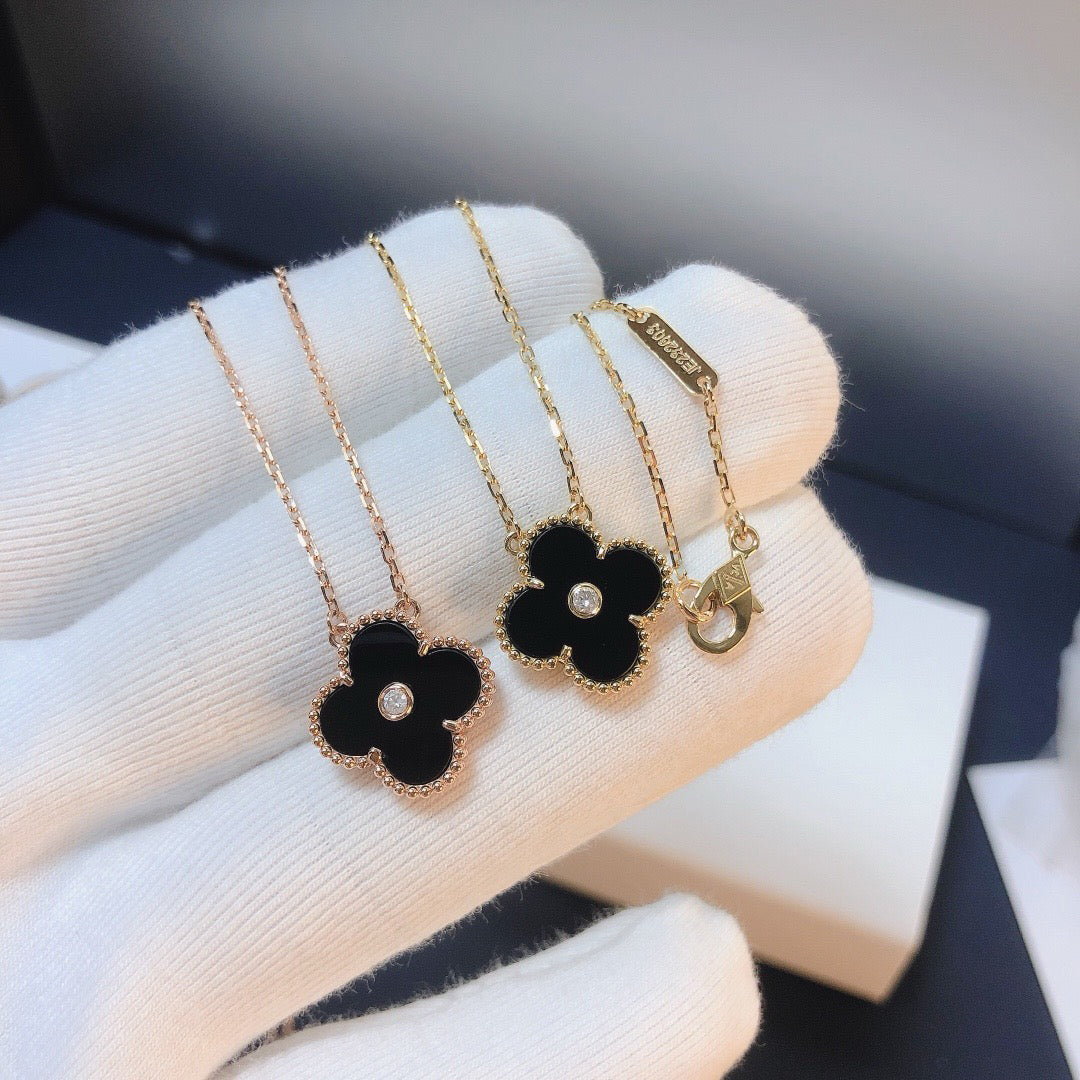 Aura CLOVER 15MM DIAMANT ONYX HALSKETTE