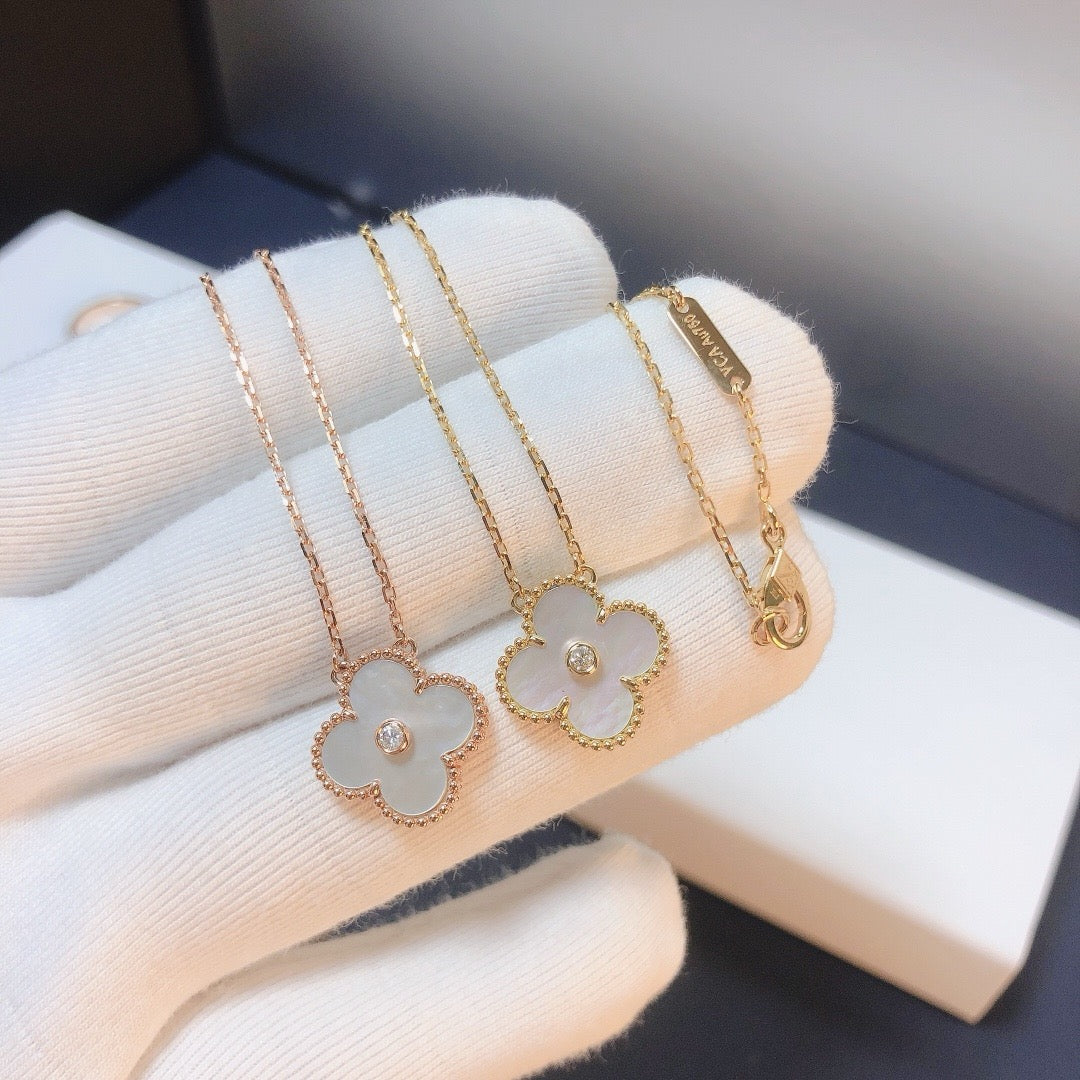 Aura CLOVER 15MM DIAMOND WHITE FRITILLARIA NECKLACE