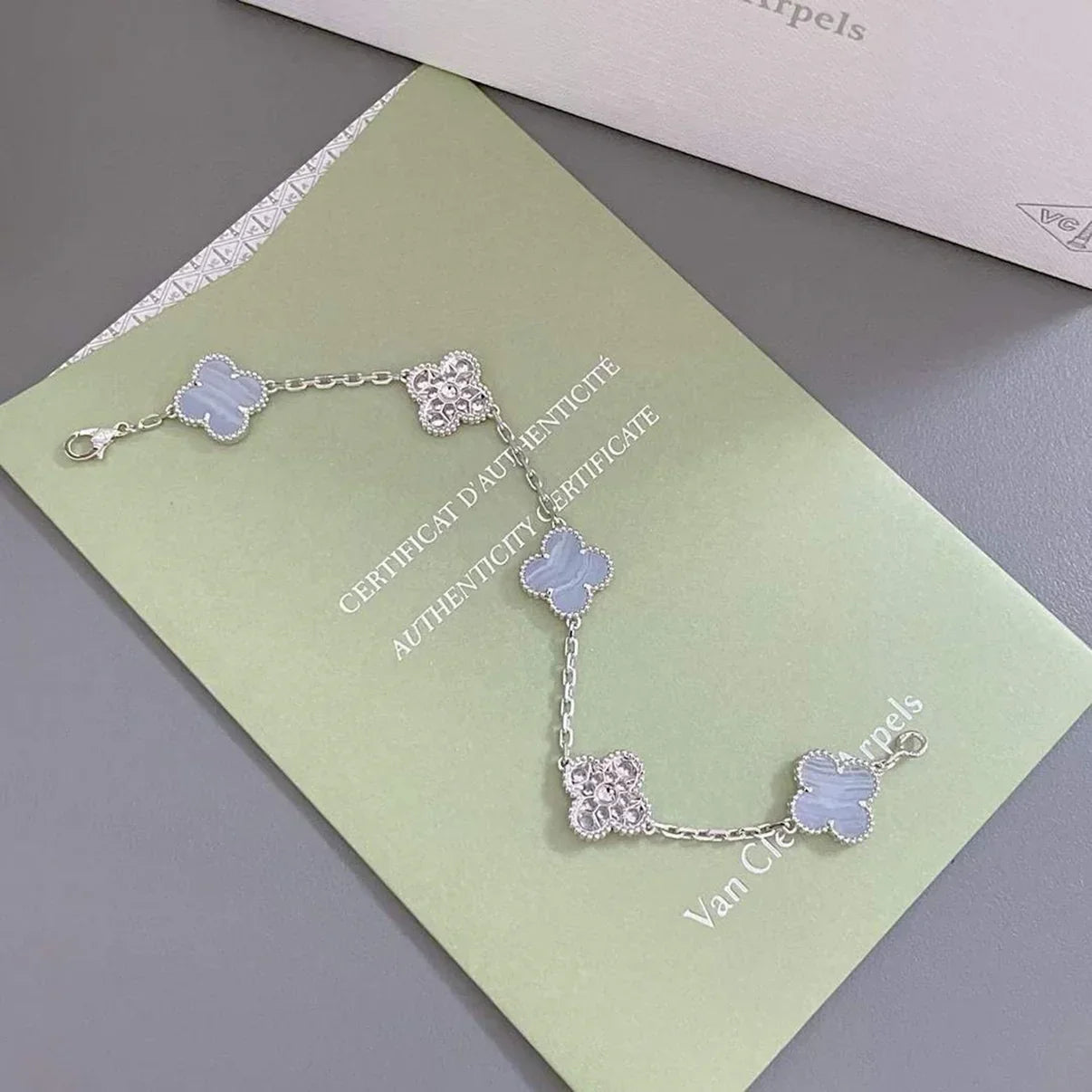 [Aura ]New  CLOVER 5 MOTIF PURPLE CHALCEDONY BRACELET COLLECTION