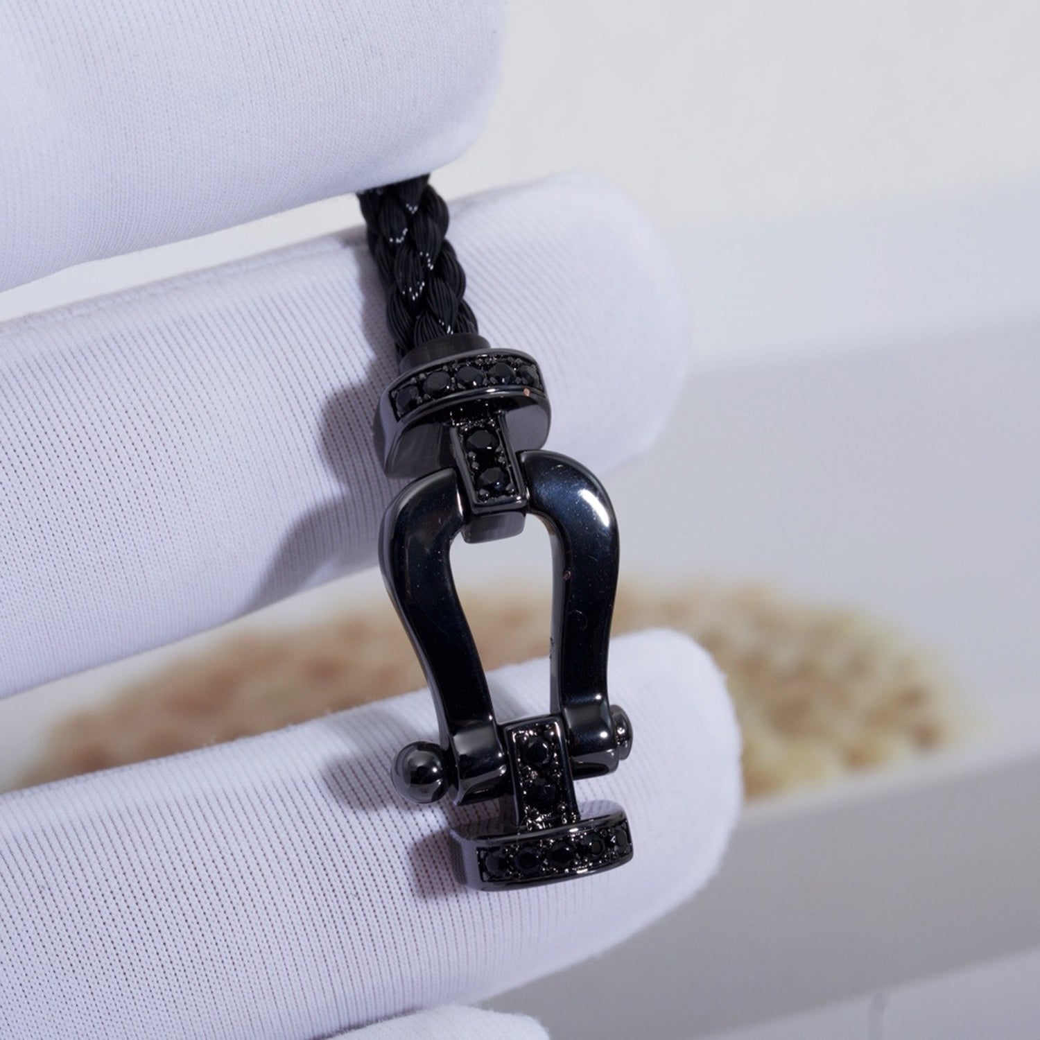 Aura FORCE LARGE SERIES HUFEISEN SCHWARZES SAMURAI ARMBAND
