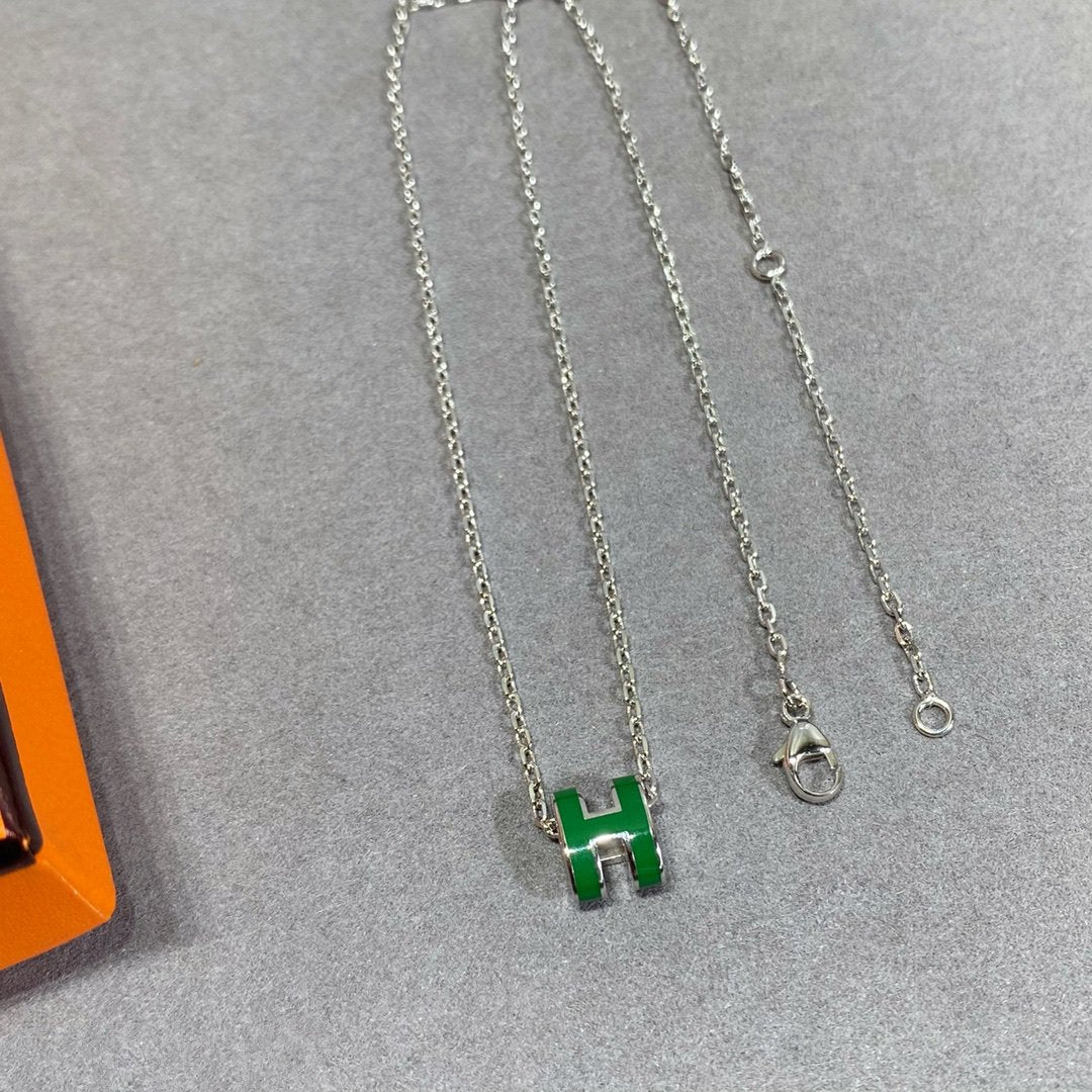 Aura POP H GREEN NECKLACE SILVER AND GOLD