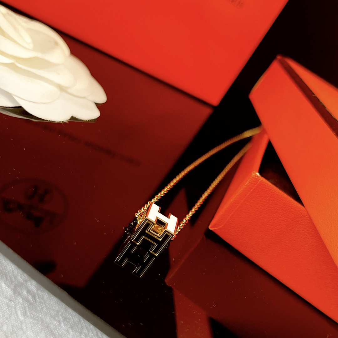 Aura H WHITE SQUARE GOLD NECKLACE
