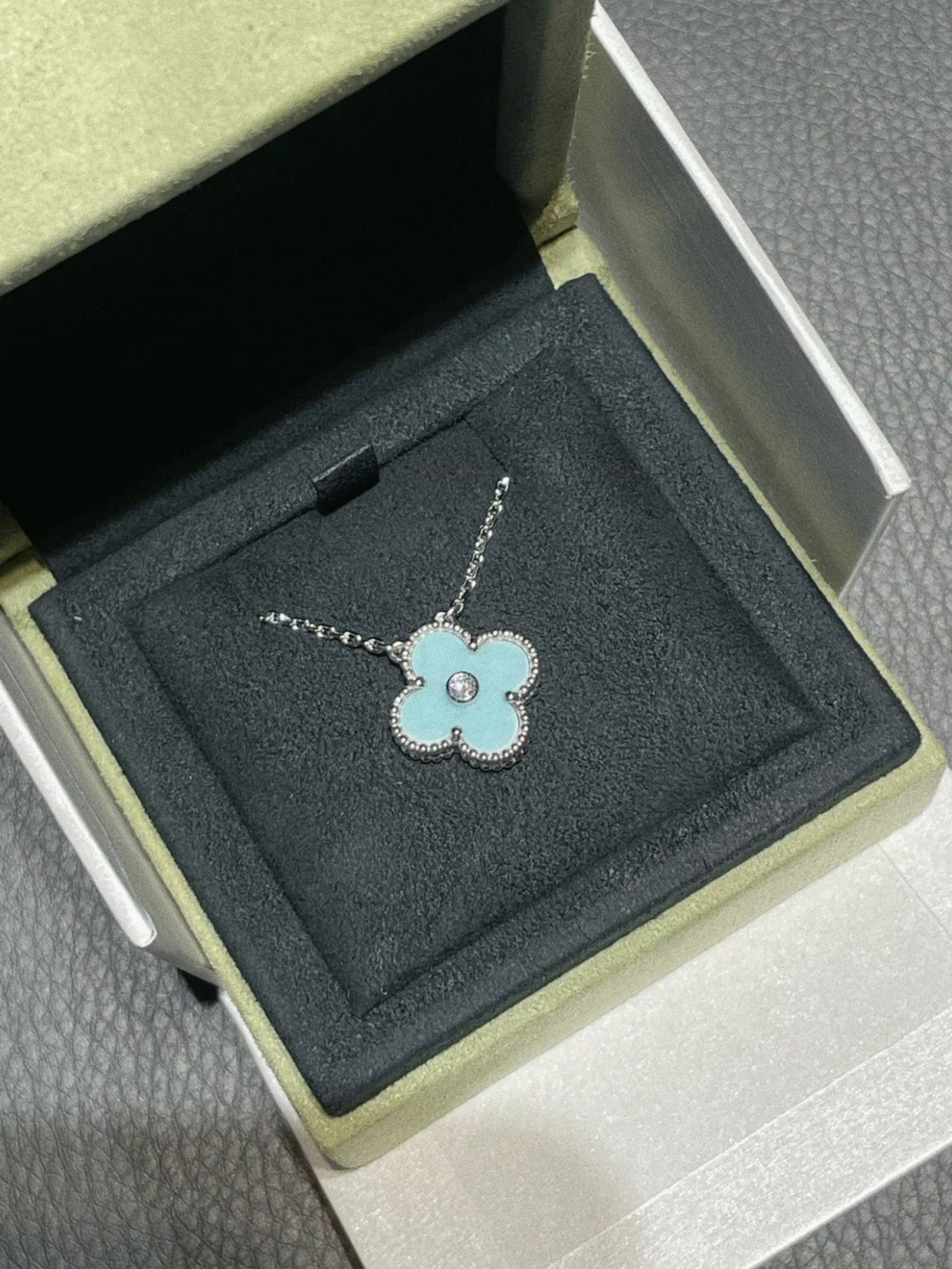 Aura CLOVER 1 DIAMOND LIGHT BLUE SILVER NECKLACE