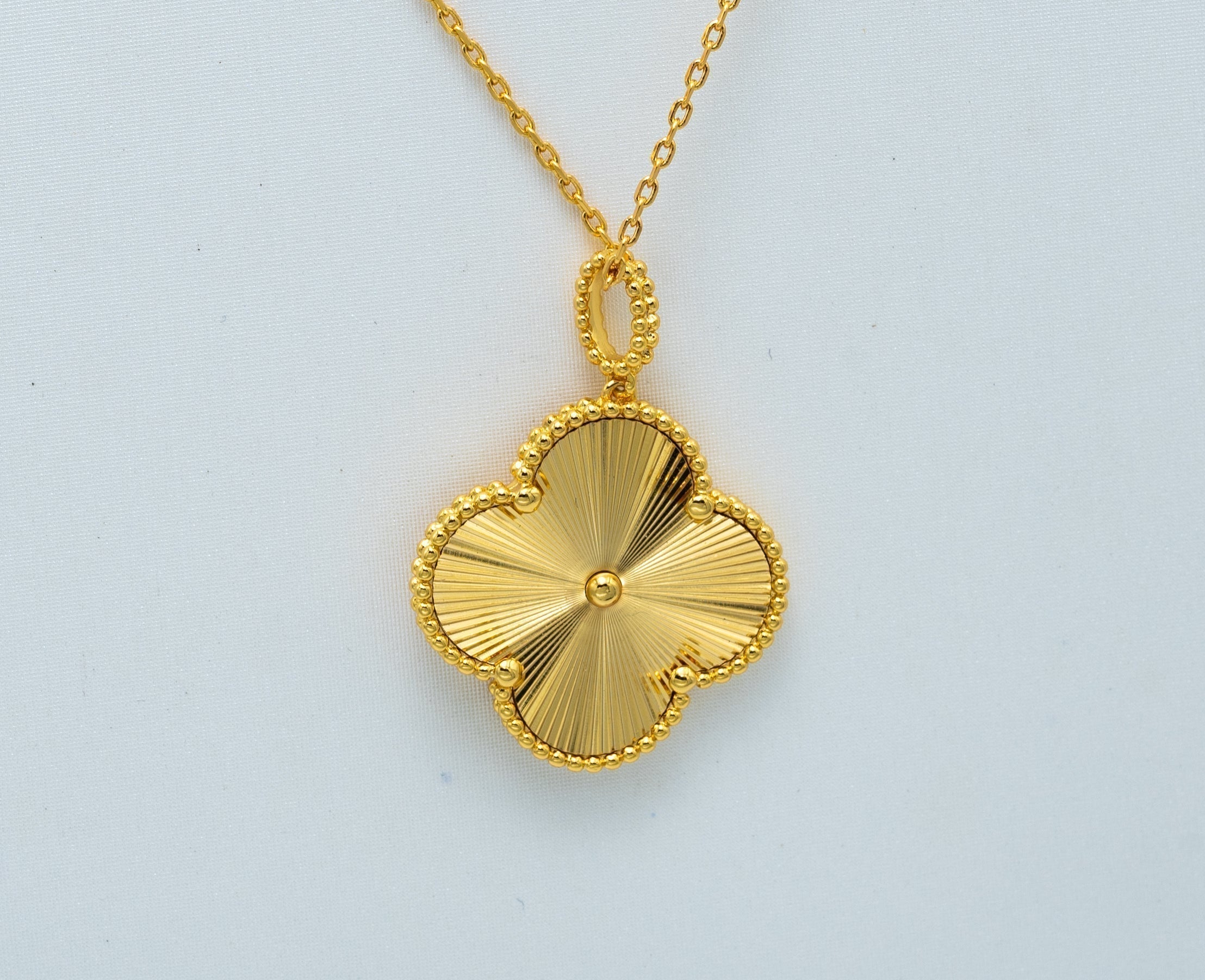 Aura CLOVER 25MM ANHÄNGER-HALSKETTE GOLD