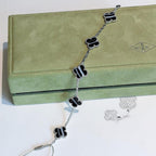 Aura CLOVER 5 MOTIV GEÄDERTER ONYX-ARMBAND SILBER