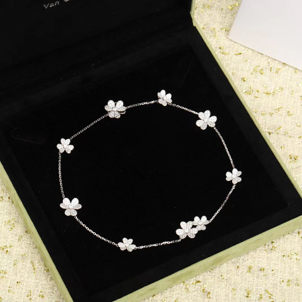 Aura FRIVOLE SILVER 9 FLOWERS NECKLACE