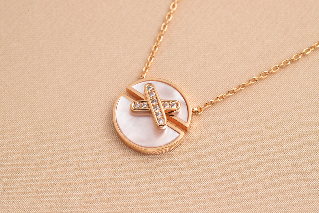 Aura JEUX DE PINK GOLD DIAMOND NECKLACE