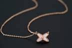 Aura JEUX DE NECKLACE 1 DIAMOND