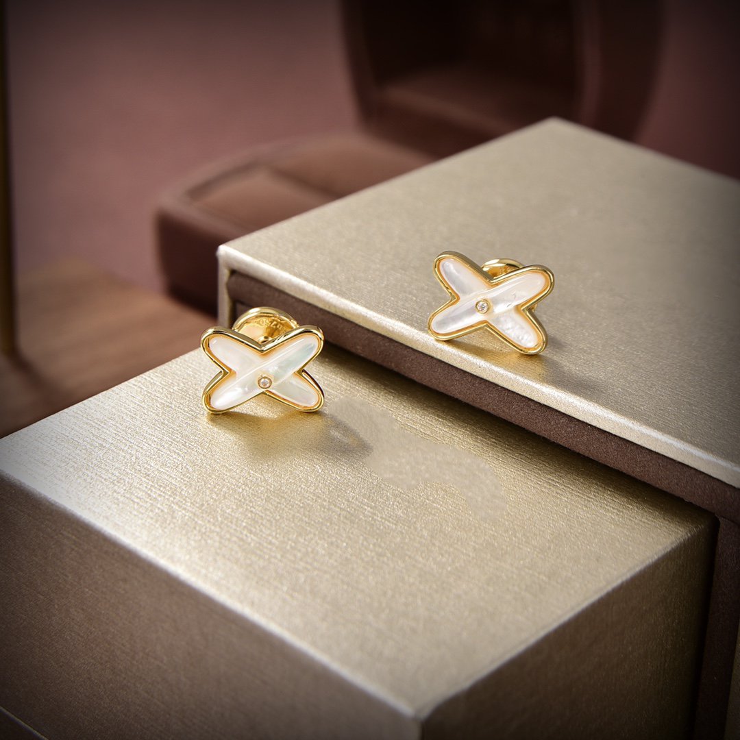 Aura JEUX DE WHITE MOP GOLD DIAMOND EARRINGS