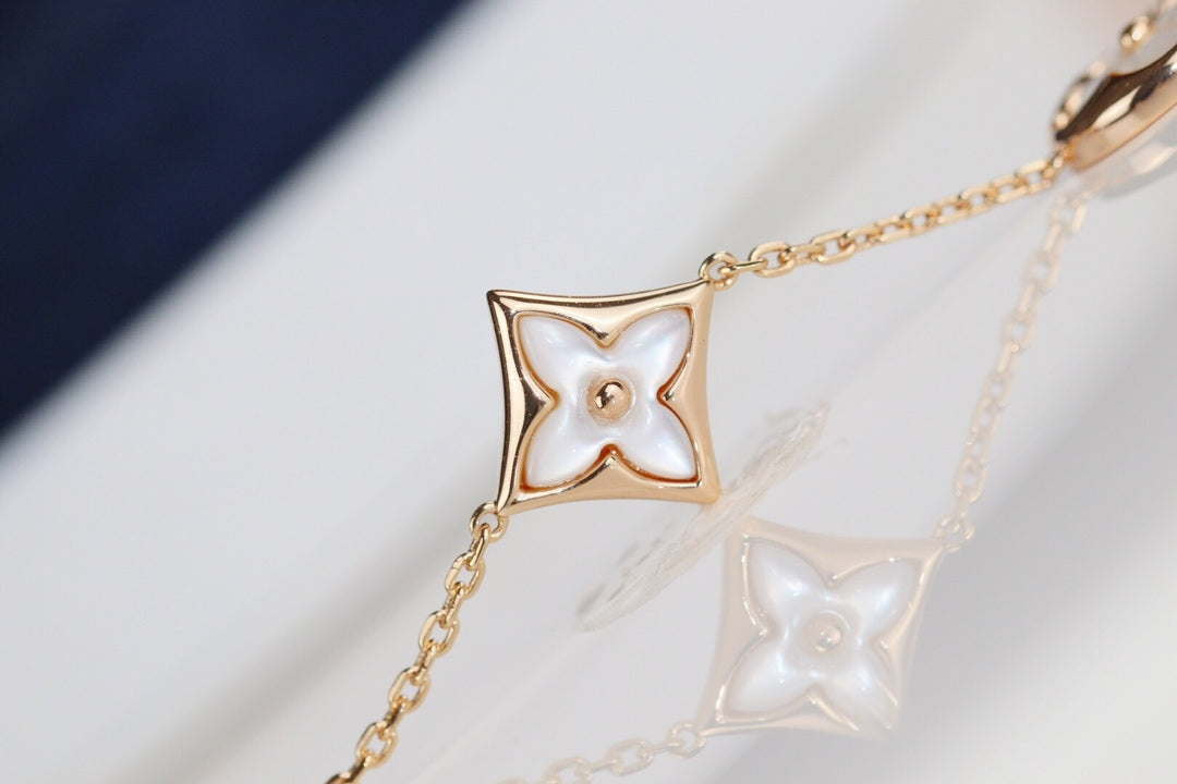 Aura LEAF CLOVER ARMBAND
