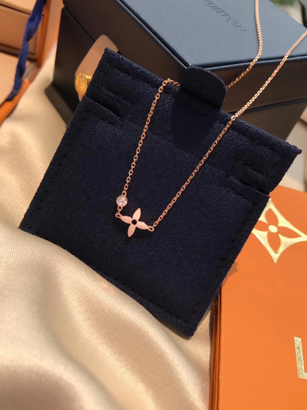 Aura BLOSSOM PENDANT PINK GOLD AND DIAMOND
