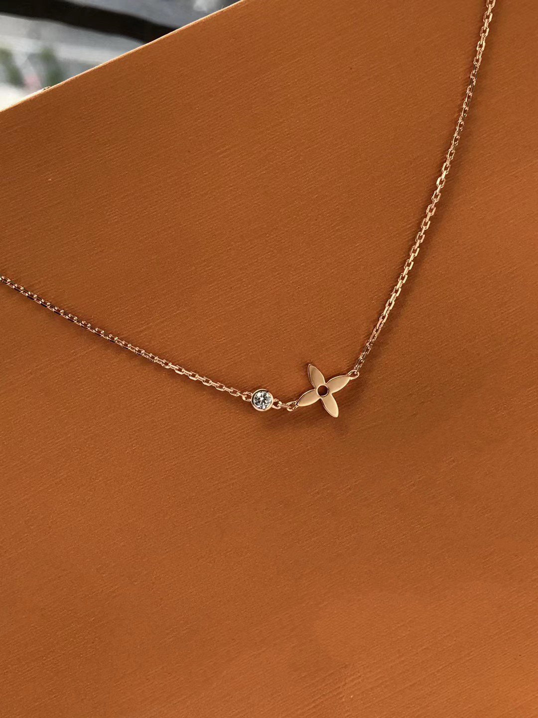 Aura BLOSSOM PENDANT PINK GOLD AND DIAMOND